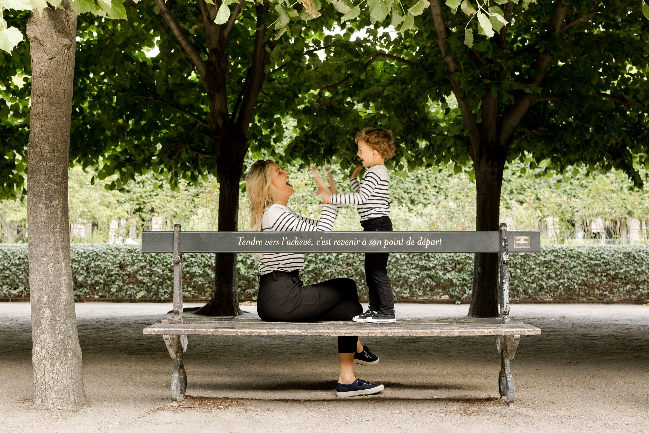 paris-photographer-mother-son-photoshoot-poses-ideas-025.jpg