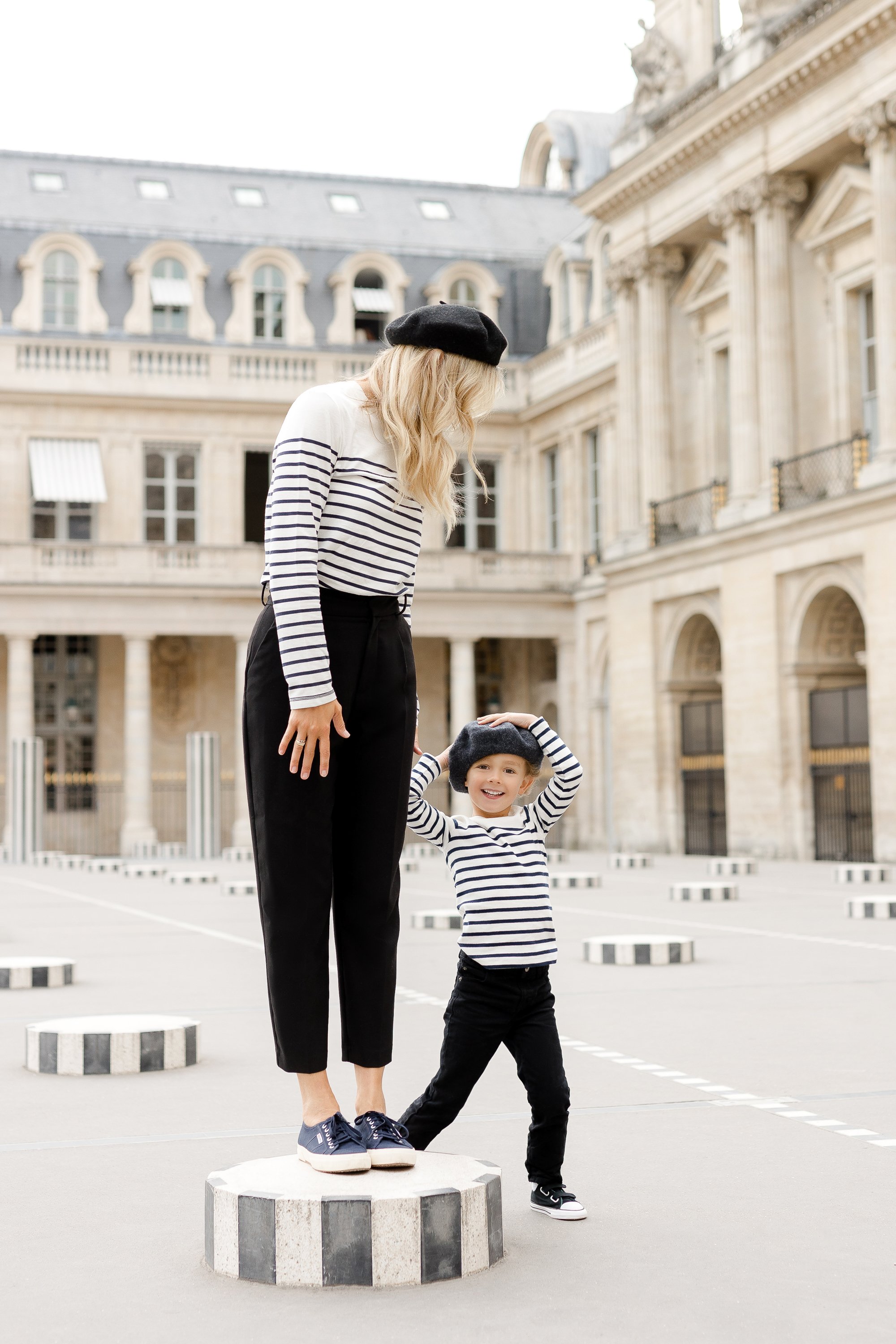paris-photographer-mother-son-photoshoot-poses-ideas-013.jpg