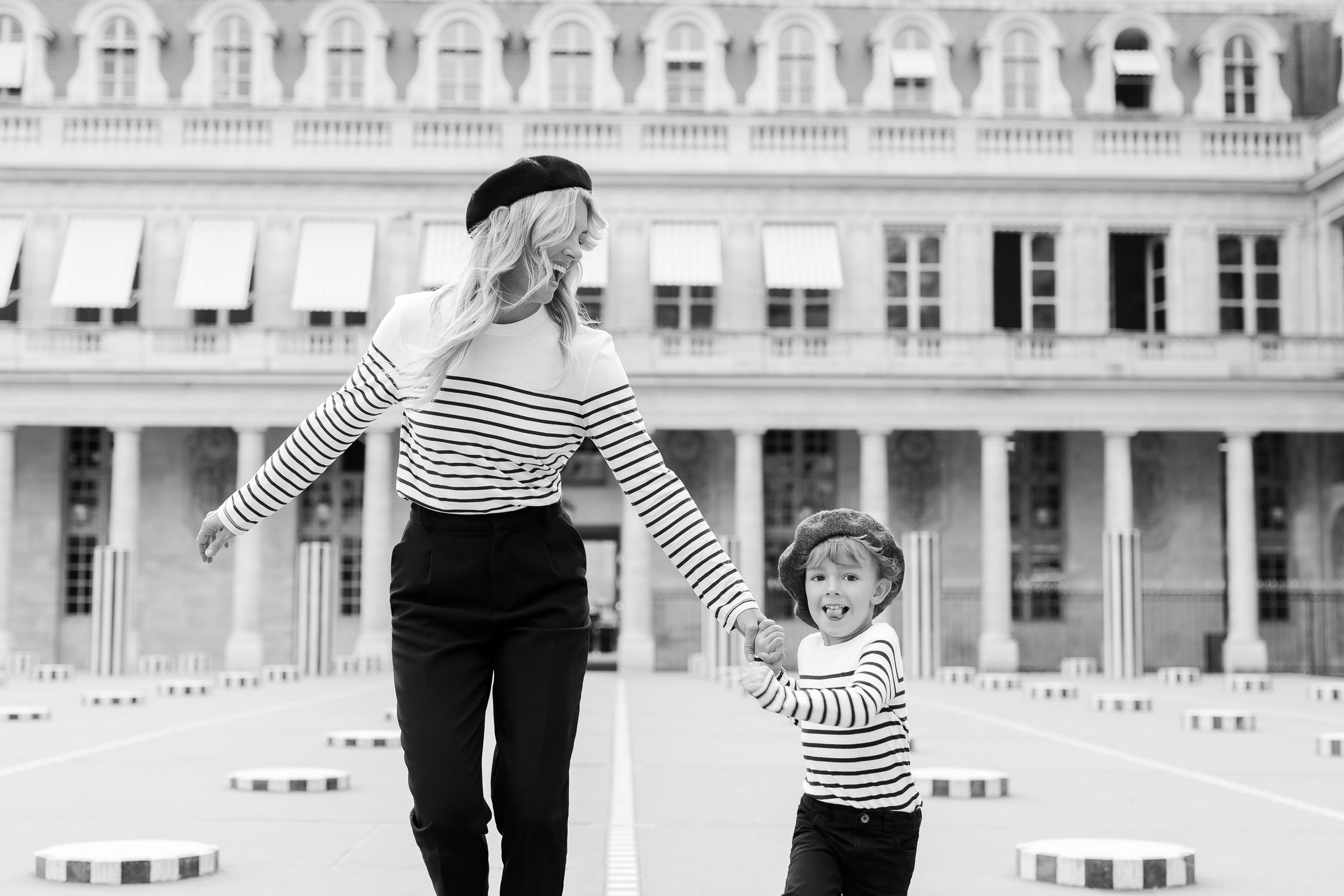 paris-photographer-mother-son-photoshoot-poses-ideas-014.jpg