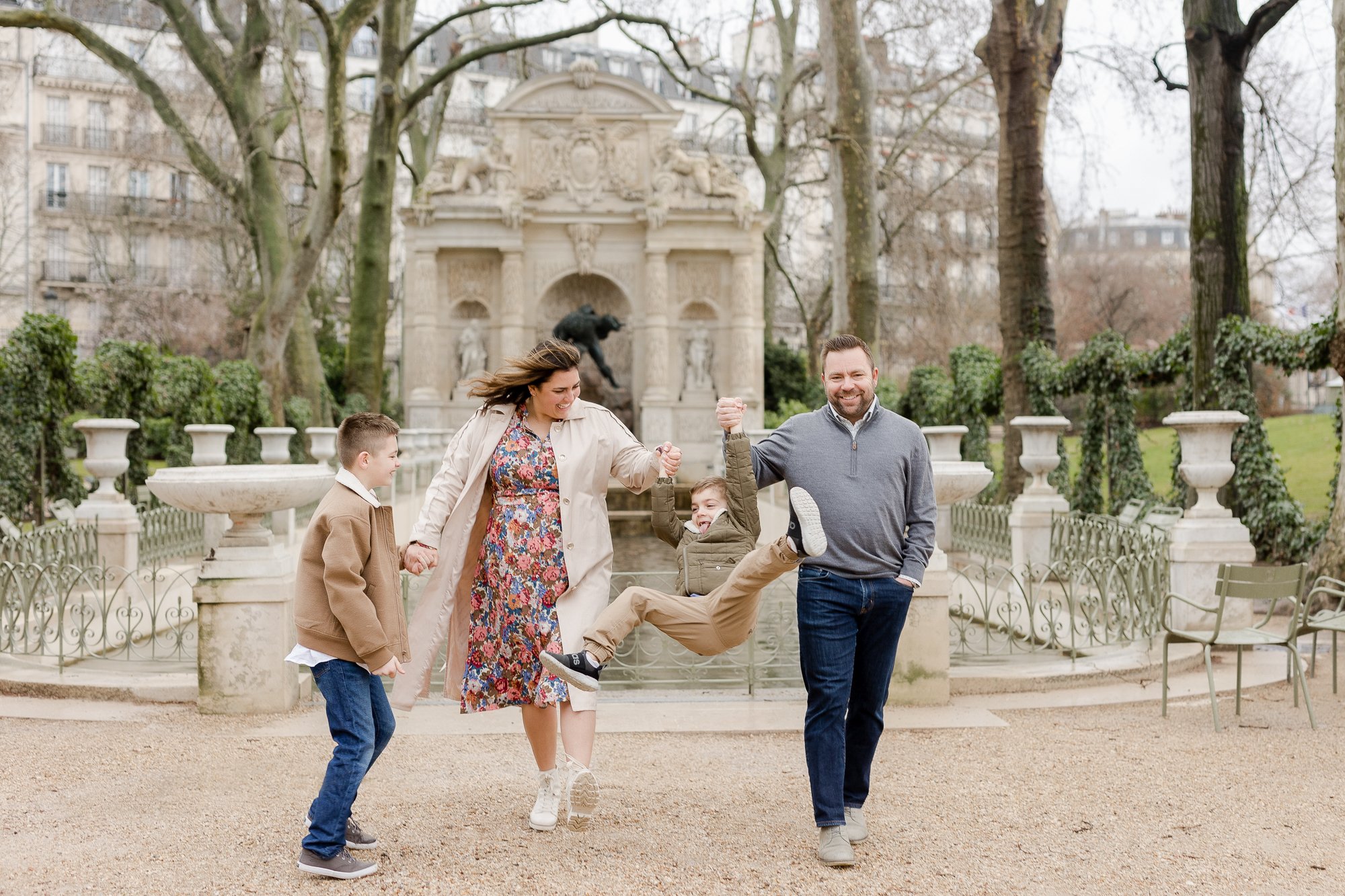 happy-Paris-family-photographer-katie-donnelly-photography-005.jpg