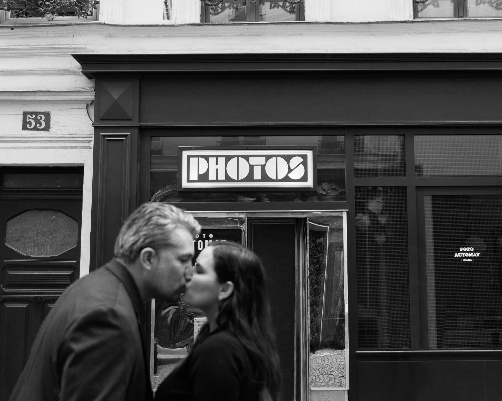 paris-couple-romantic-winter-photo-shoot-photographer-011.jpg