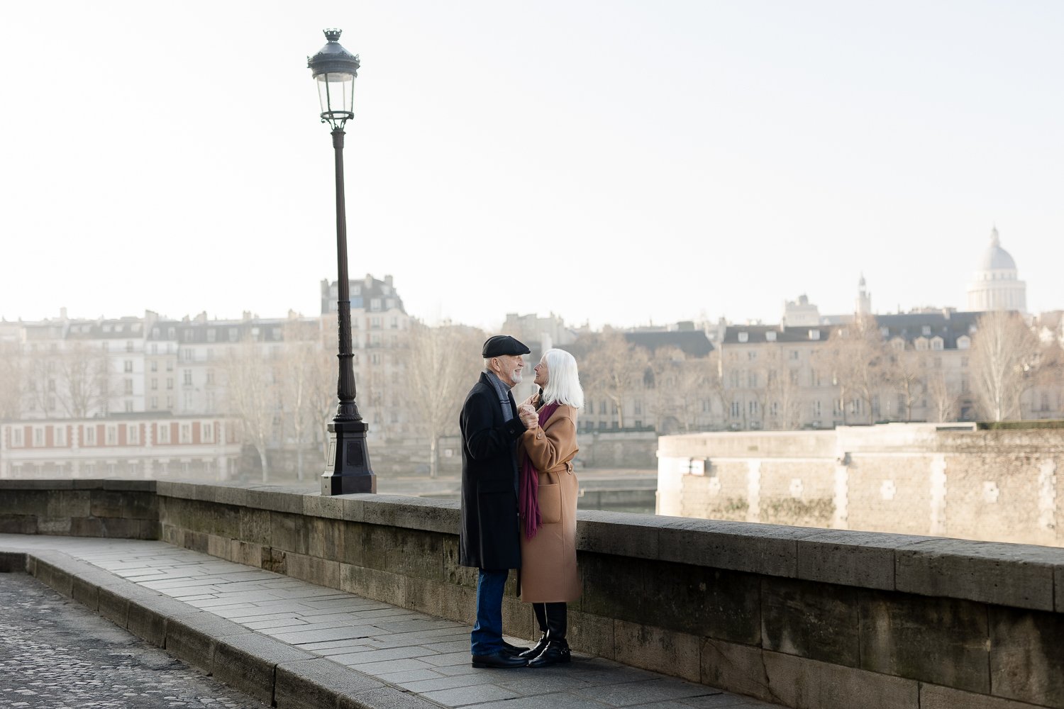 paris-couple-photographer-ile saint louis-honeymoon-022.jpg