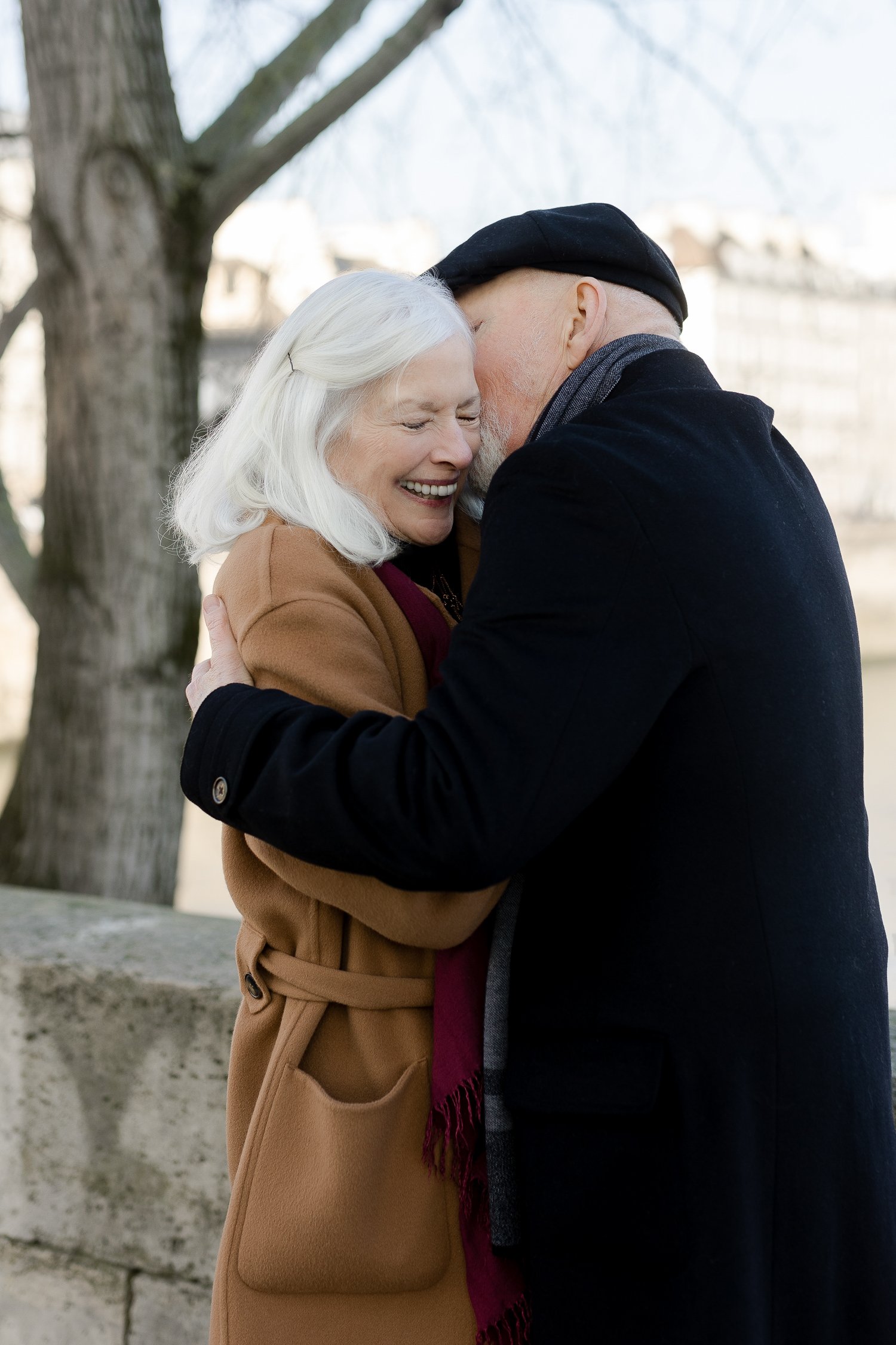 paris-couple-photographer-ile saint louis-honeymoon-023.jpg