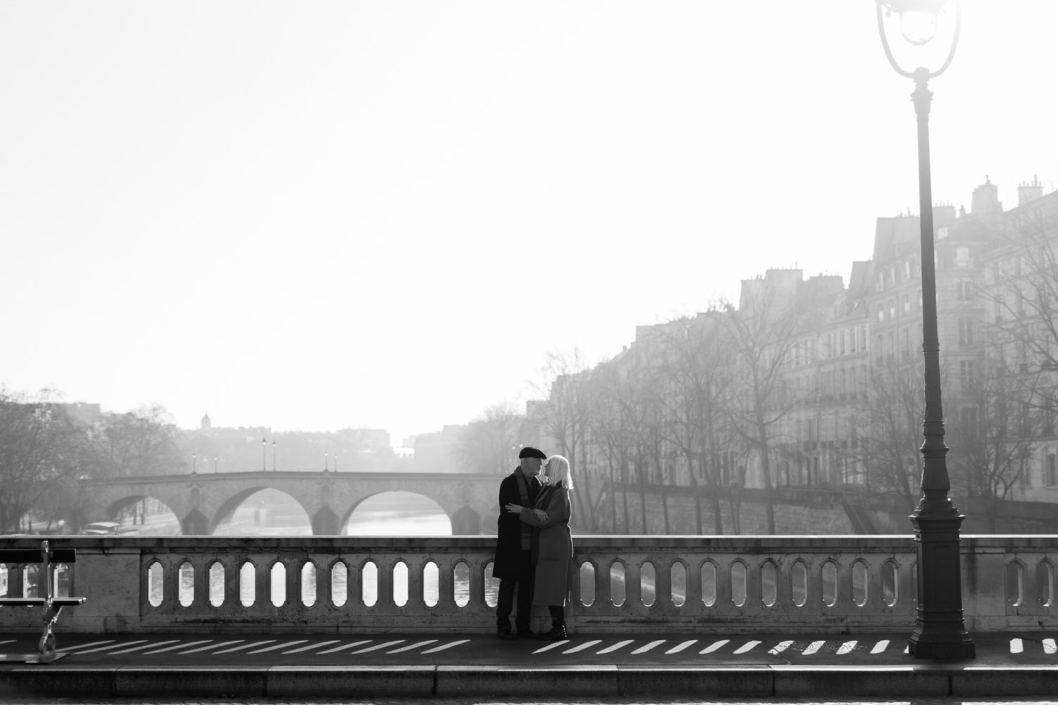 paris-couple-photographer-ile saint louis-honeymoon-037.jpg