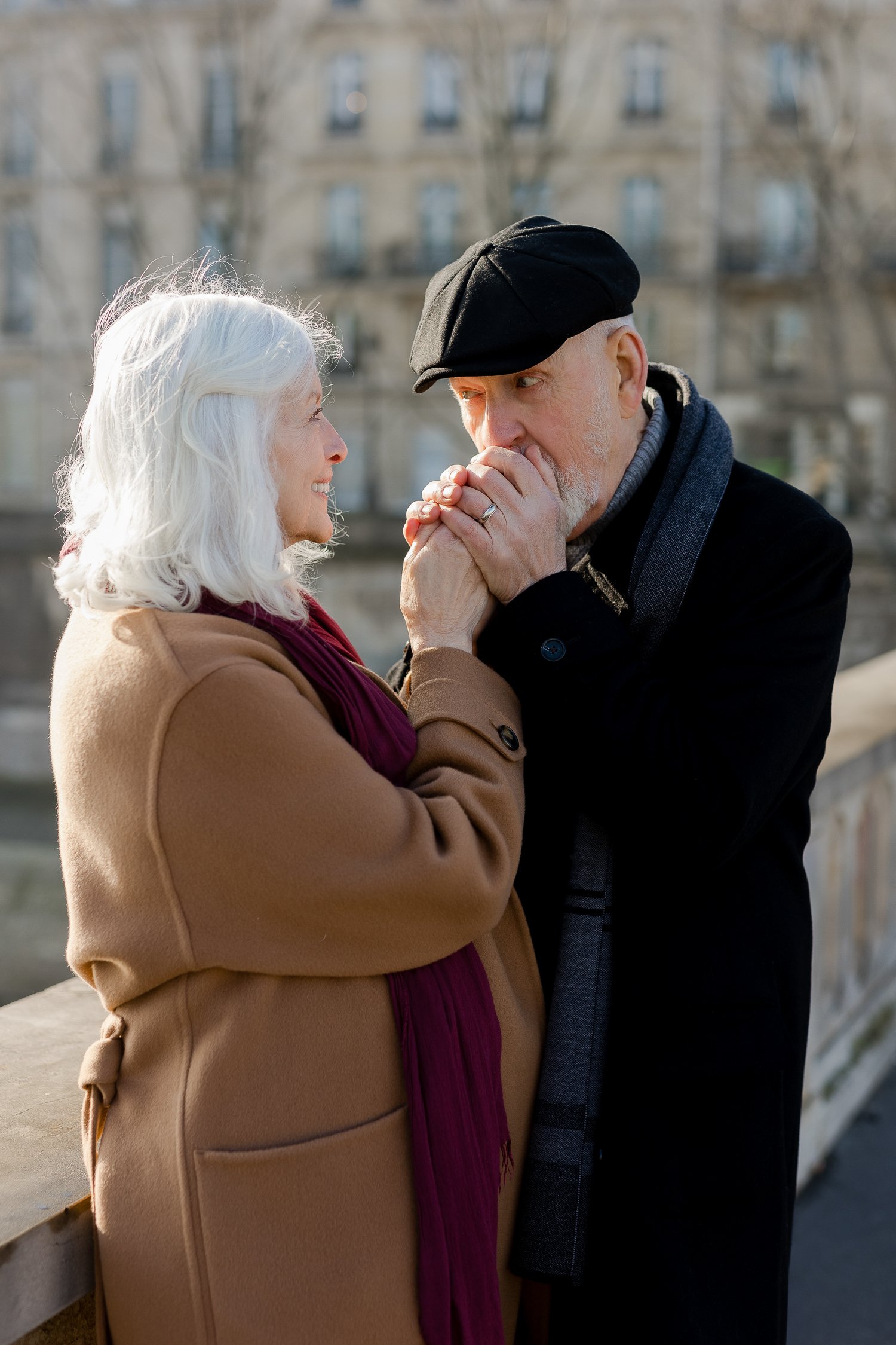 paris-couple-photographer-ile saint louis-honeymoon-040.jpg