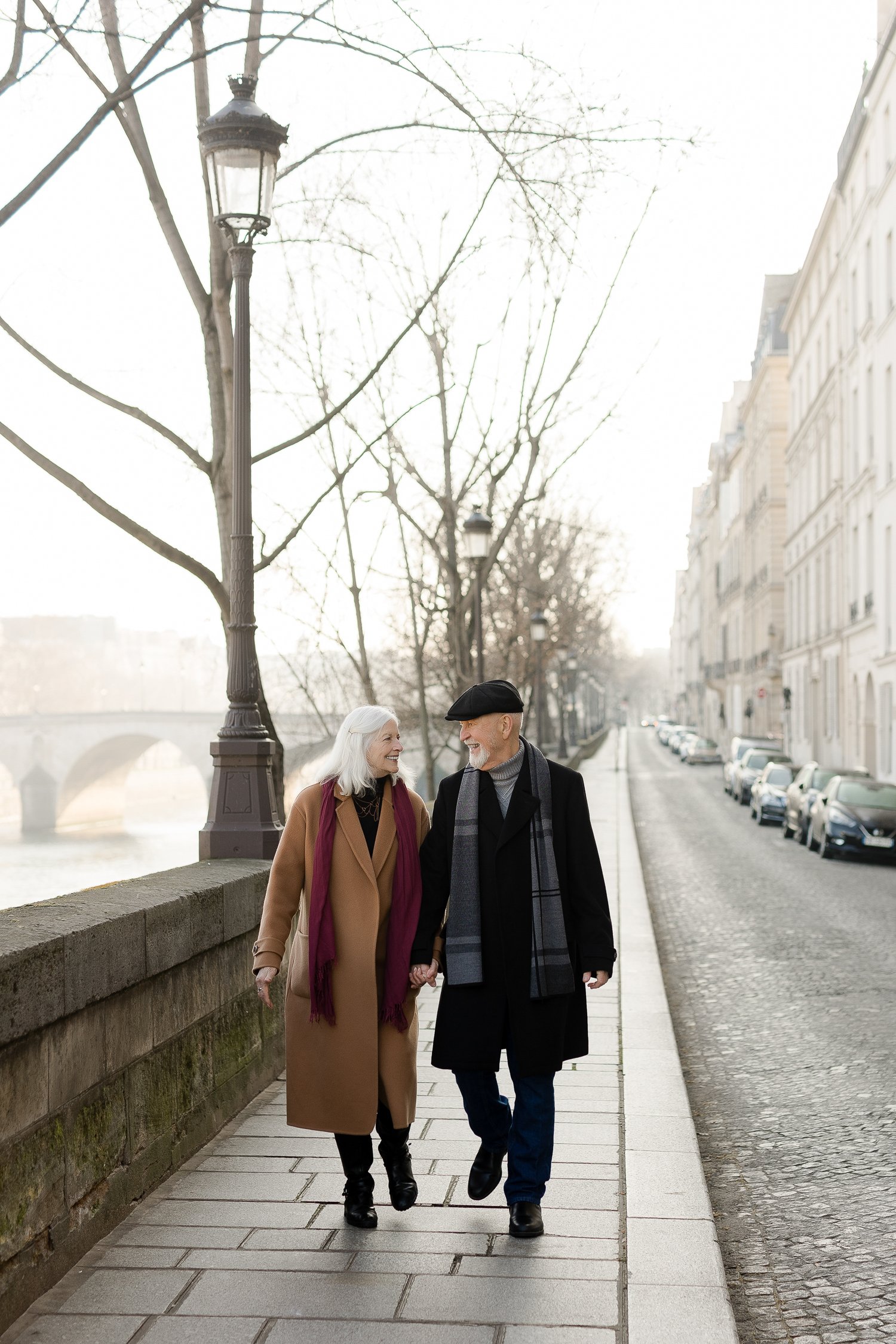 paris-couple-photographer-ile saint louis-honeymoon-045.jpg