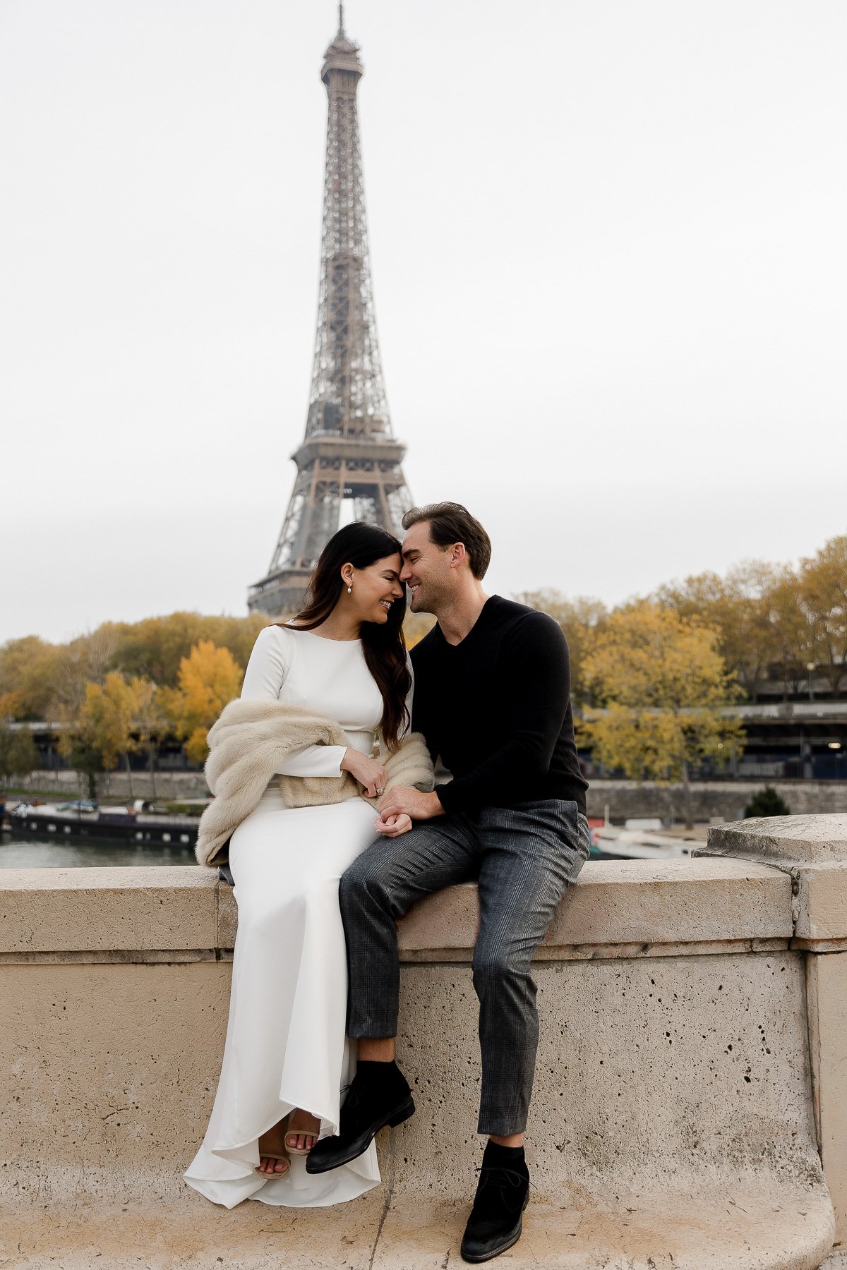 paris-couple-photographer-winter-eiffel-tower-photo-shoot-001.jpg