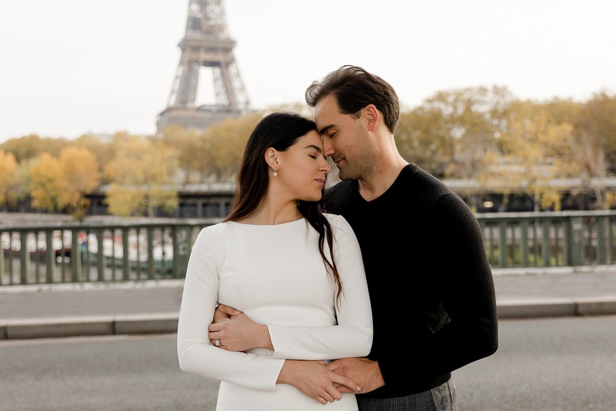 paris-couple-photographer-winter-eiffel-tower-photo-shoot-026.jpg