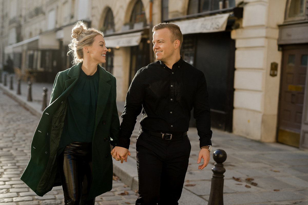 paris-couple-photographer-winter-pont-neuf-photo-shoot-004.jpg