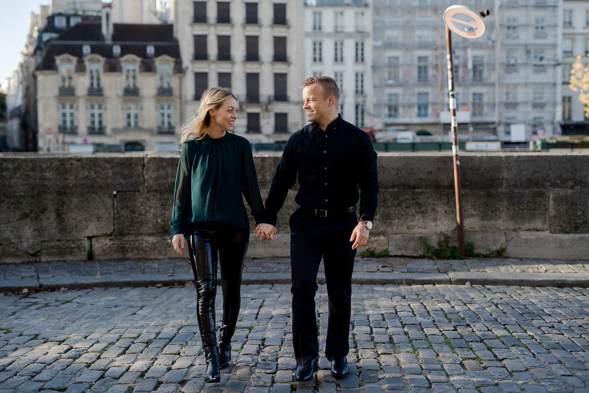 paris-couple-photographer-winter-pont-neuf-photo-shoot-027.jpg