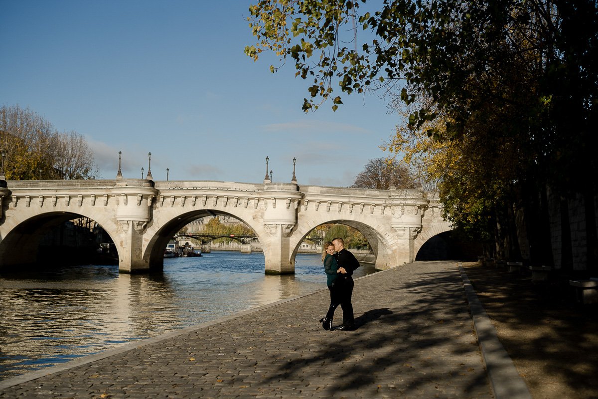 paris-couple-photographer-winter-pont-neuf-photo-shoot-037.jpg