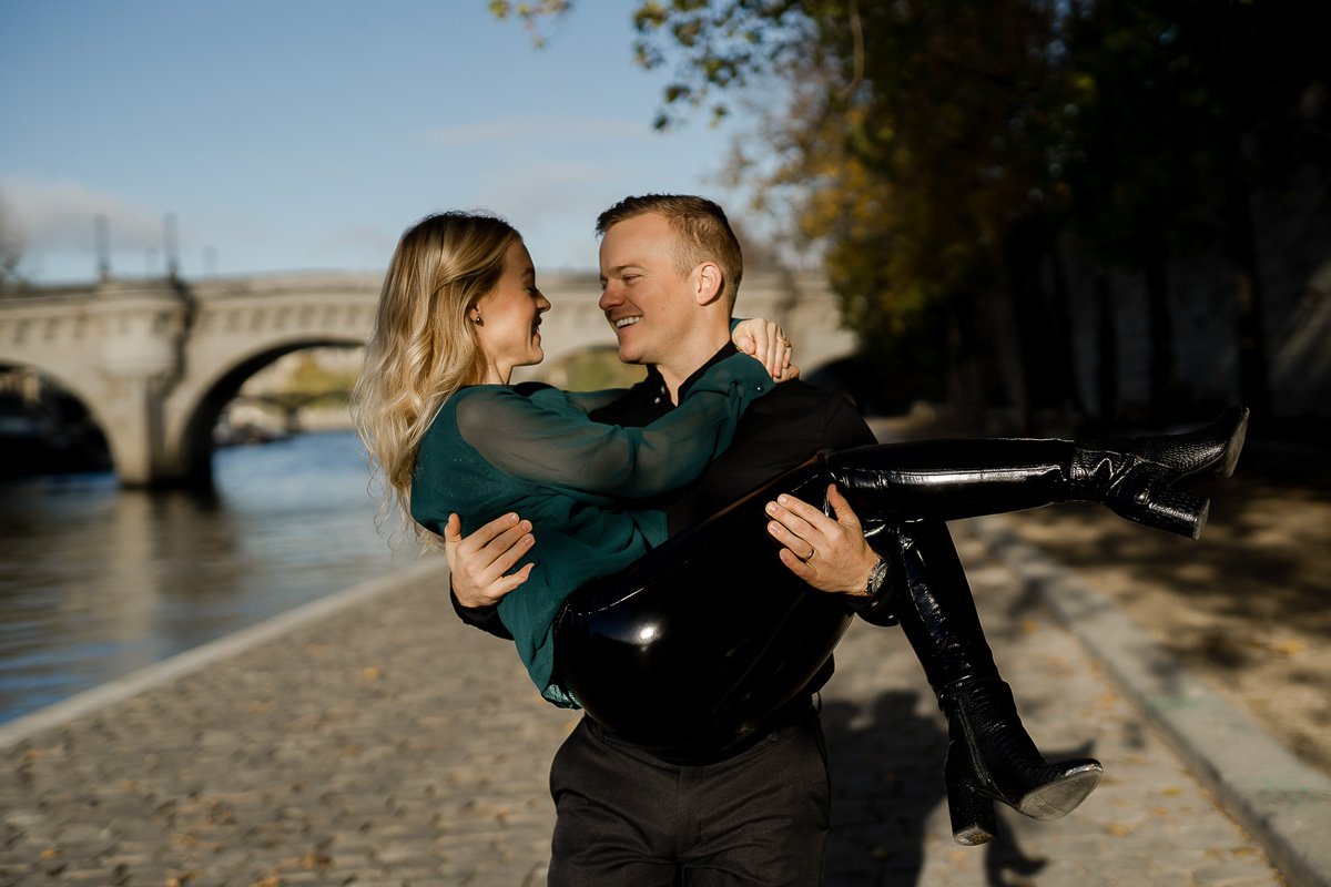 paris-couple-photographer-winter-pont-neuf-photo-shoot-038.jpg