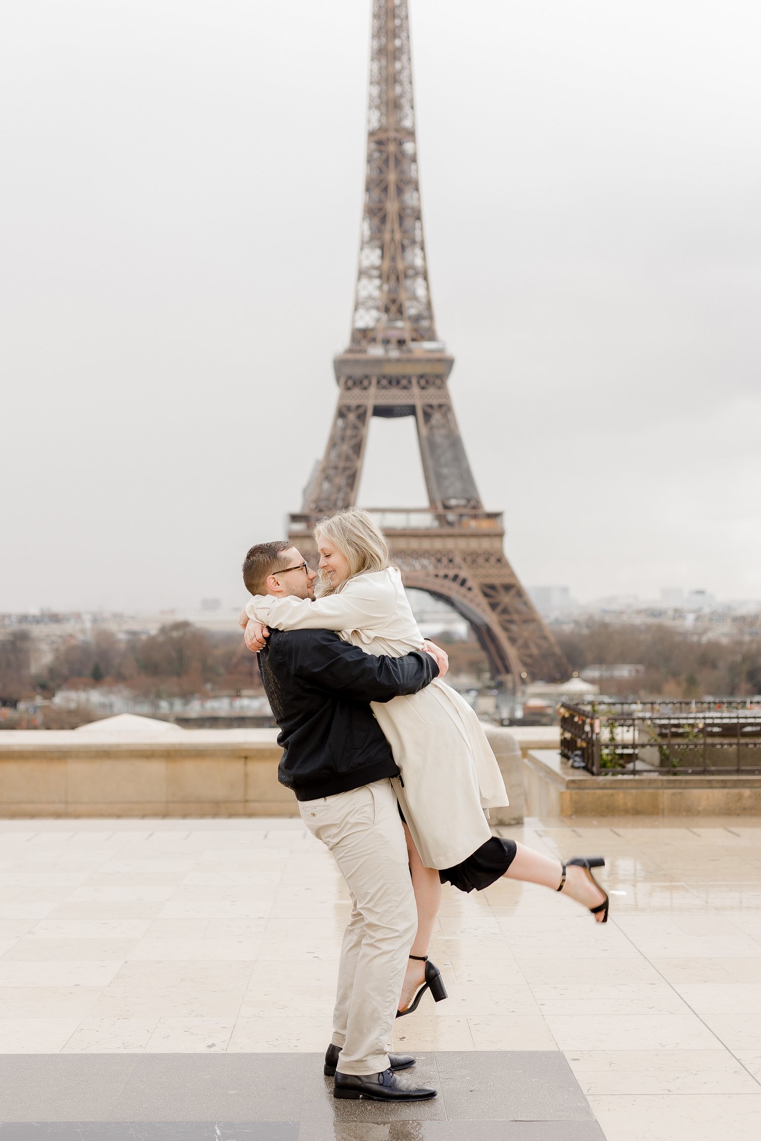 paris-proposal-photographer-rainy-trocadero-eiffel-tower-1.jpg