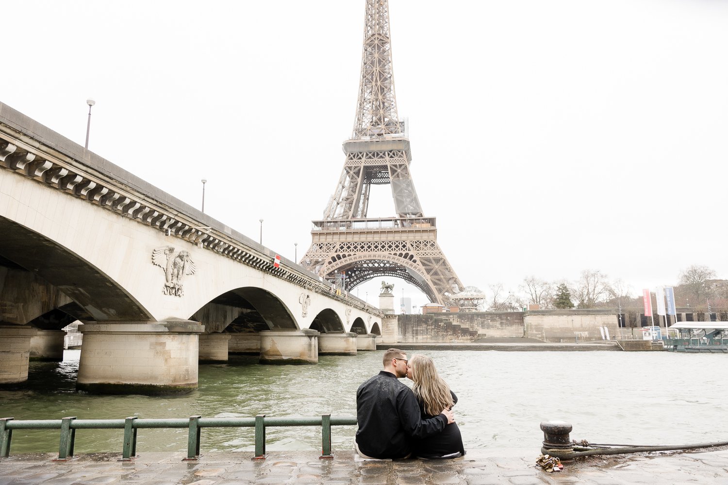 paris-proposal-photographer-rainy-trocadero-eiffel-tower-15.jpg