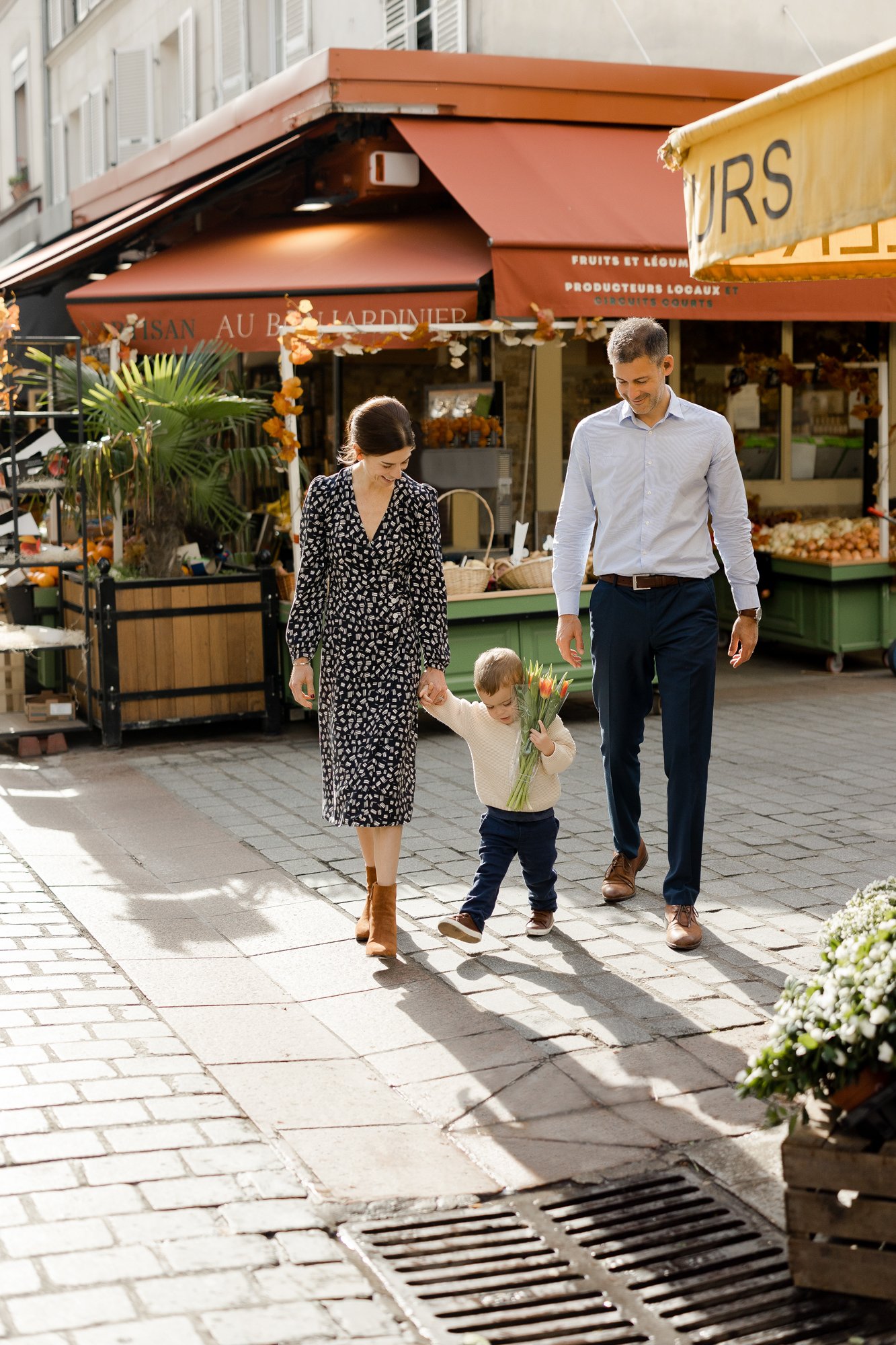 family-photoshoot-paris-market-flowers-6.jpg