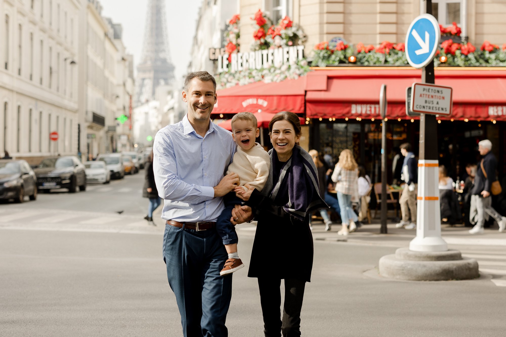 family-photoshoot-paris-market-flowers-10.jpg