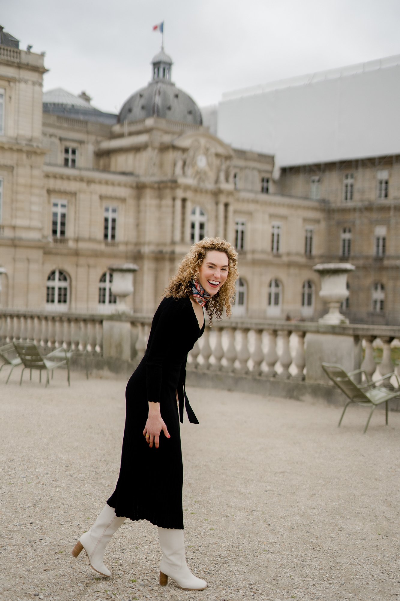 joyful fun solo woman portraits in Paris photographer-3.jpg