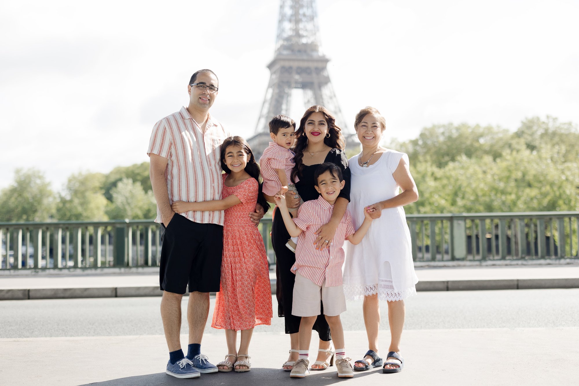 loving family photo shoot eiffel tower english speaking photographer paris-13.jpg