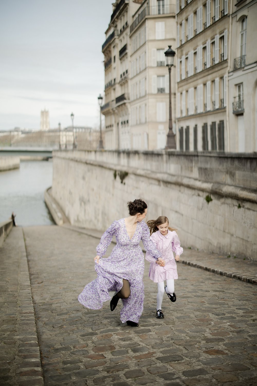 mother-daughter-photo-shoot-ideas-paris-photographer-1.jpg