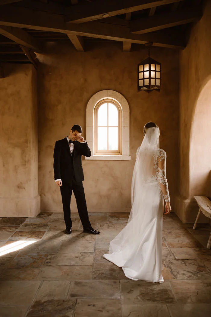 emotional-first-look-inspiration-in-scottsdale-arizona.jpg