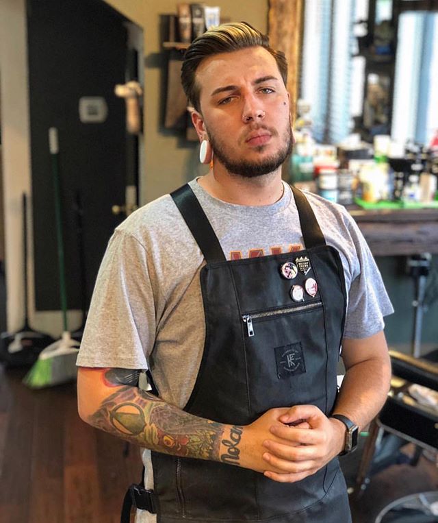 The Non Porous Apron ! 
Available in Black, Navy, Olive &amp; Red
Easy to clean, wipe down with a wet cloth or sponge 🧽 
Adjustable straps to fit your body perfect 👌 
Zipper pockets for all your goods phone 📱 💰 🔑 
Order yours today at WWW.KNIFEF