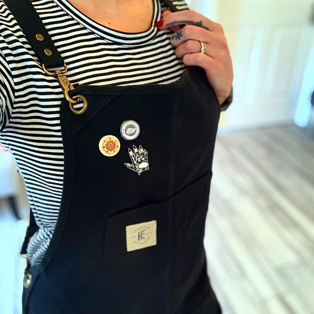 The beauty of form meets function | shop now at www.knifeflag.com&nbsp;#apron #knifeandflag #workwear #survivalunion @kellydenhalter wearing @knifeandflag Black Core Apron, made out of canvas