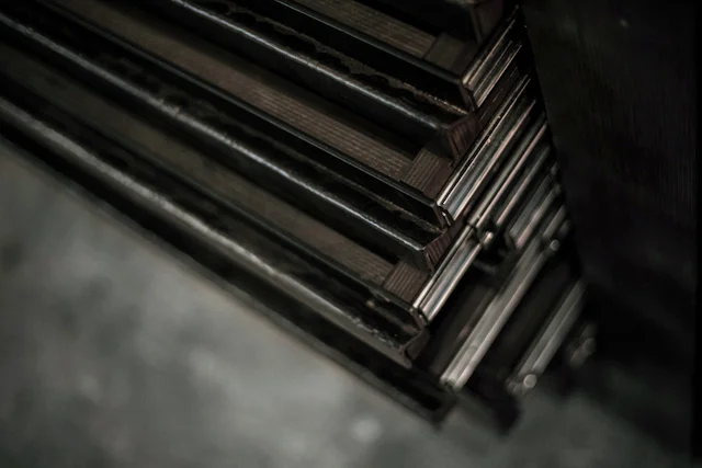 SOMESLASHTHINGS LIMITEDITIONS drawer table 03.jpg