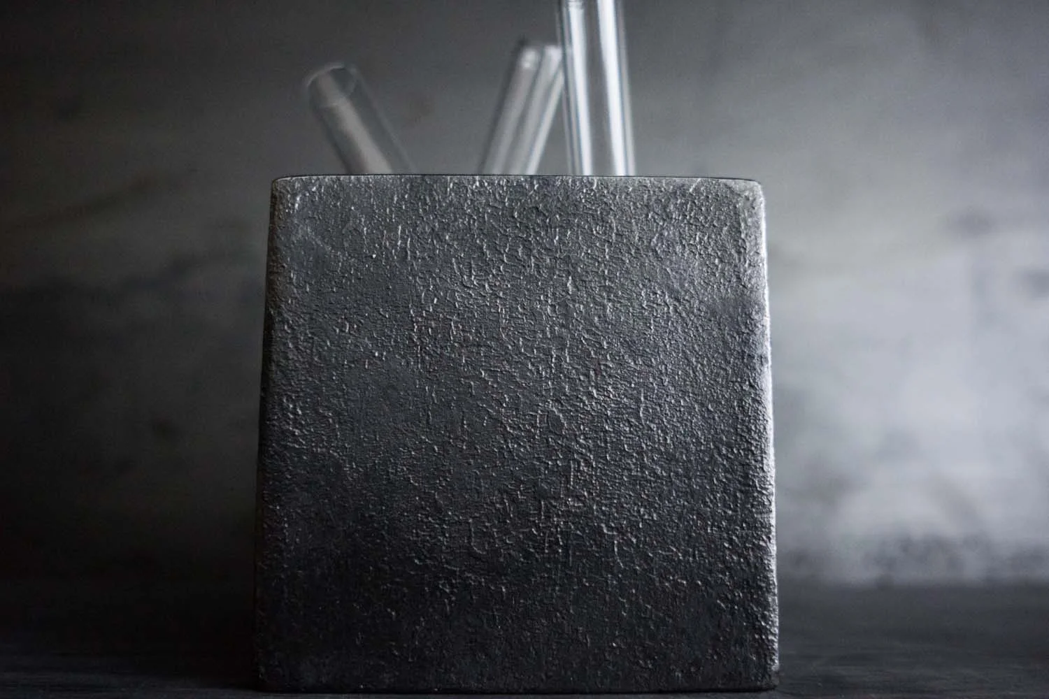 'A SINGLE VASE FOR THREE FLOWERS' VASE BY KRÄFTE