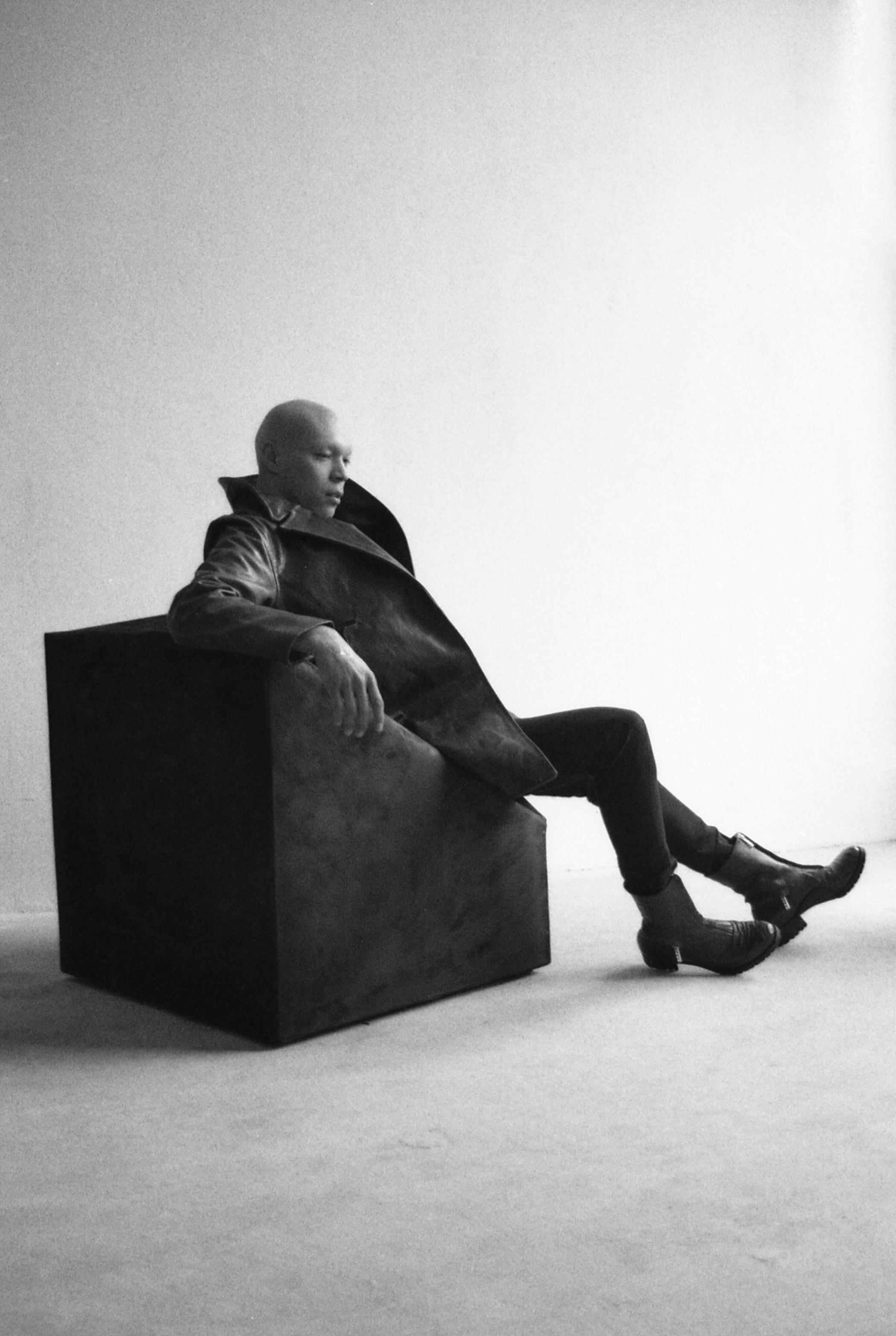 sustain - obscur autumn/winter 2016-2017 Photography Cristina Cipriani Styling Andrei Yakovlev Mich Model Valentin Tszin Furniture design Martin Kallin x OBSCUR Magnetic hangers Yukio Kimura x OBSCUR