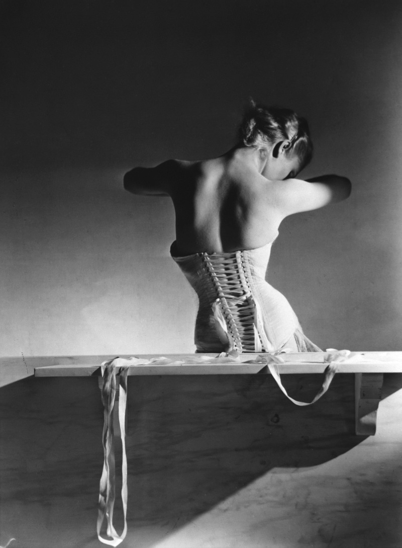 Horst P Horst - Mainbocher Corset 1939 - Gallery Johannes Faber