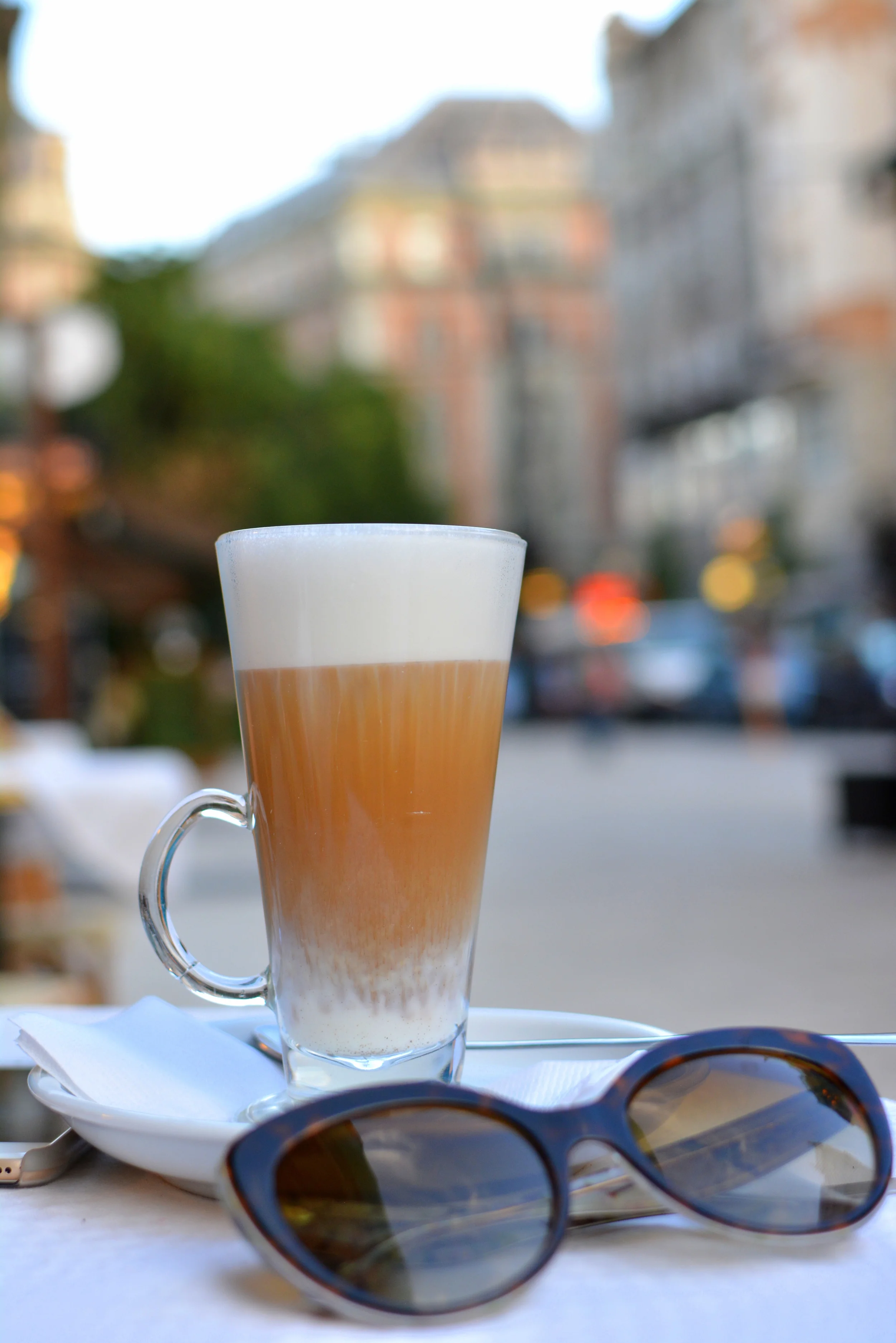 One of the many cafes along Fashion Street. 