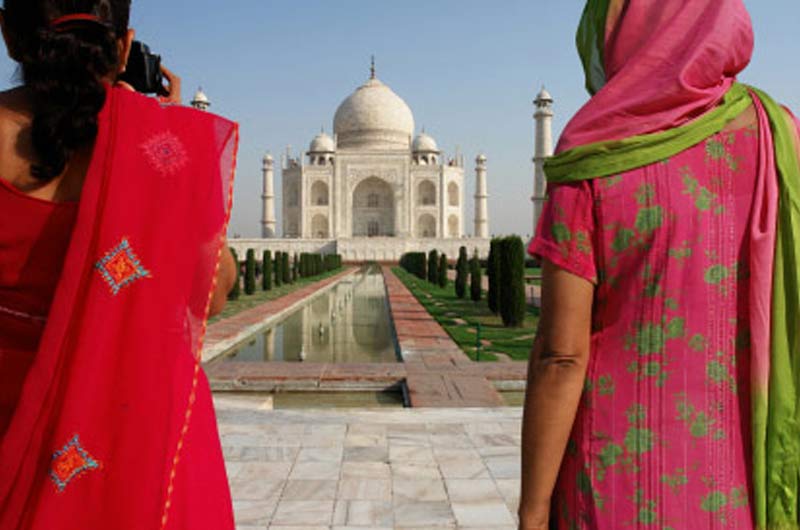 india_travel_adapters_homepage_two_women_taj_mahal.jpg