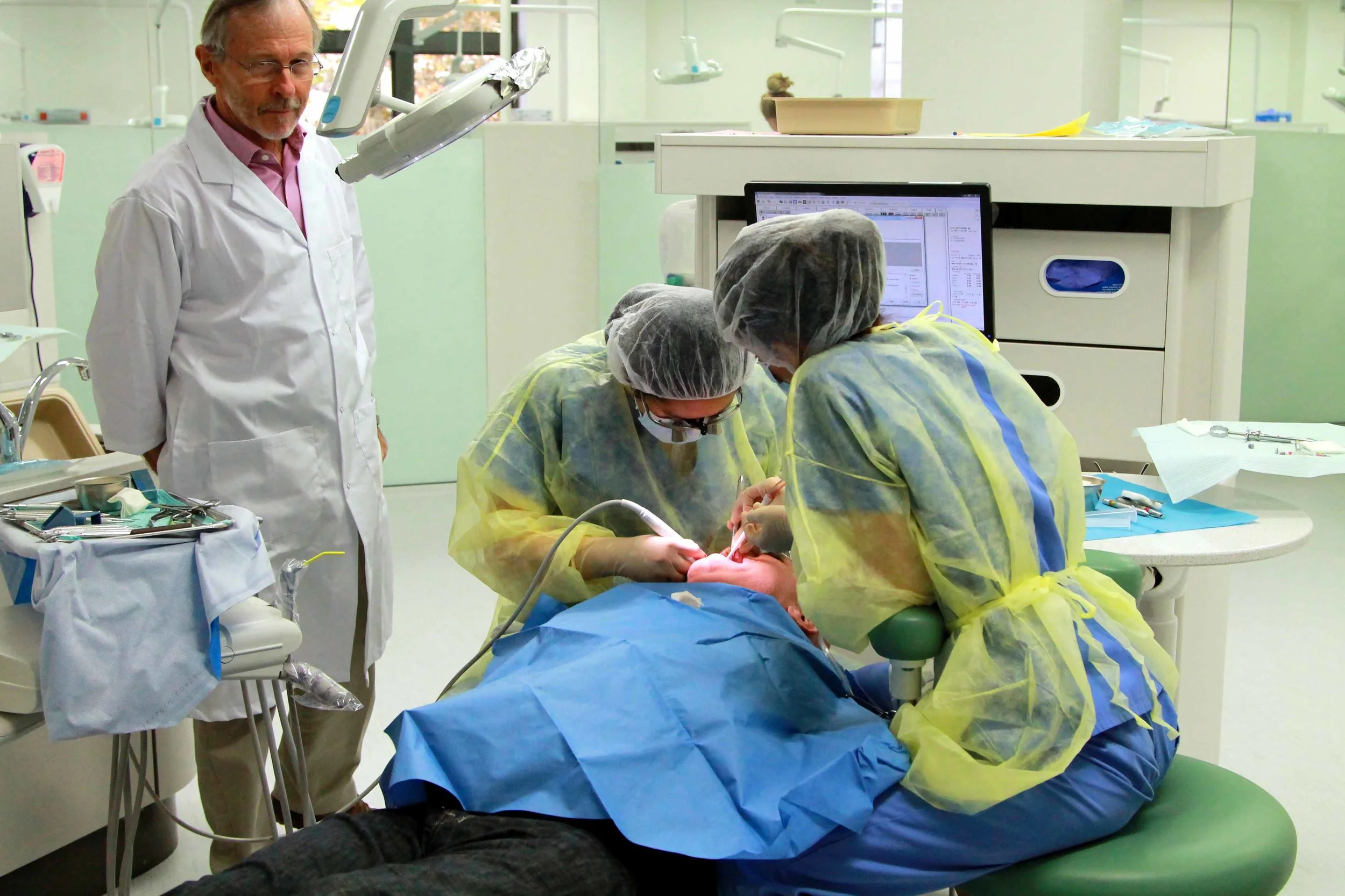 Summer Clinic Free comprehensive care for children aged 10 to 17 and for physically or intellectually disabled patients. Treatment is provided by dental students under the supervision of general practice dentists.