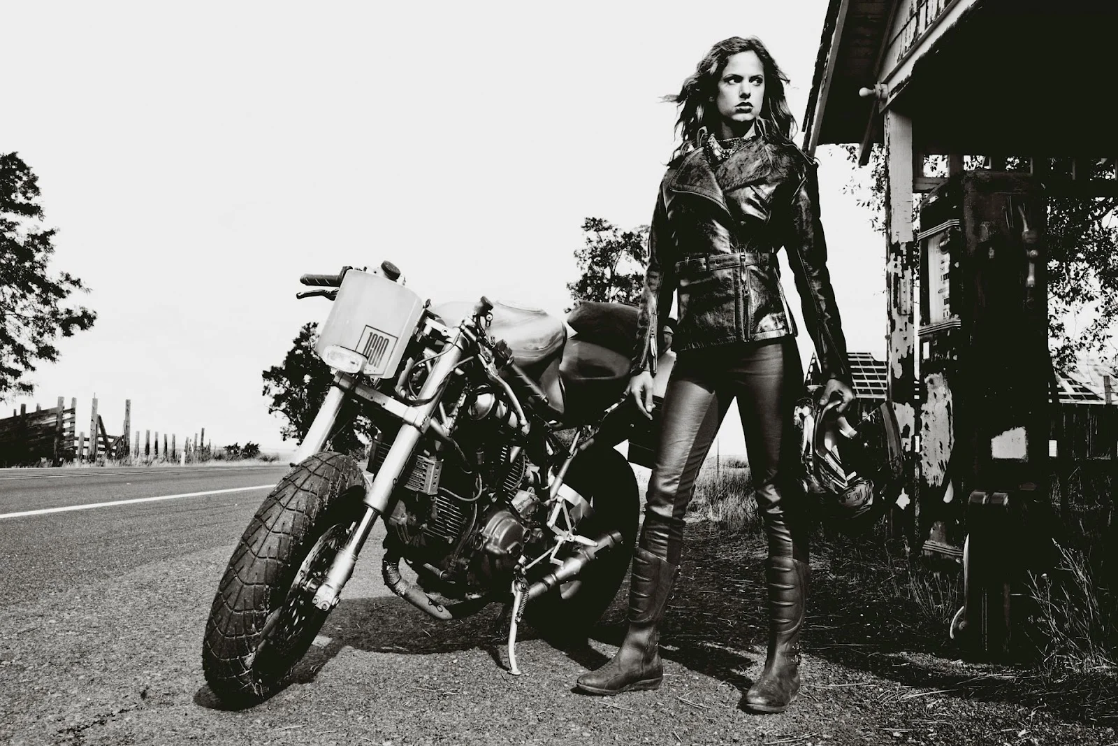 madmax_motorcycle_girl.jpg