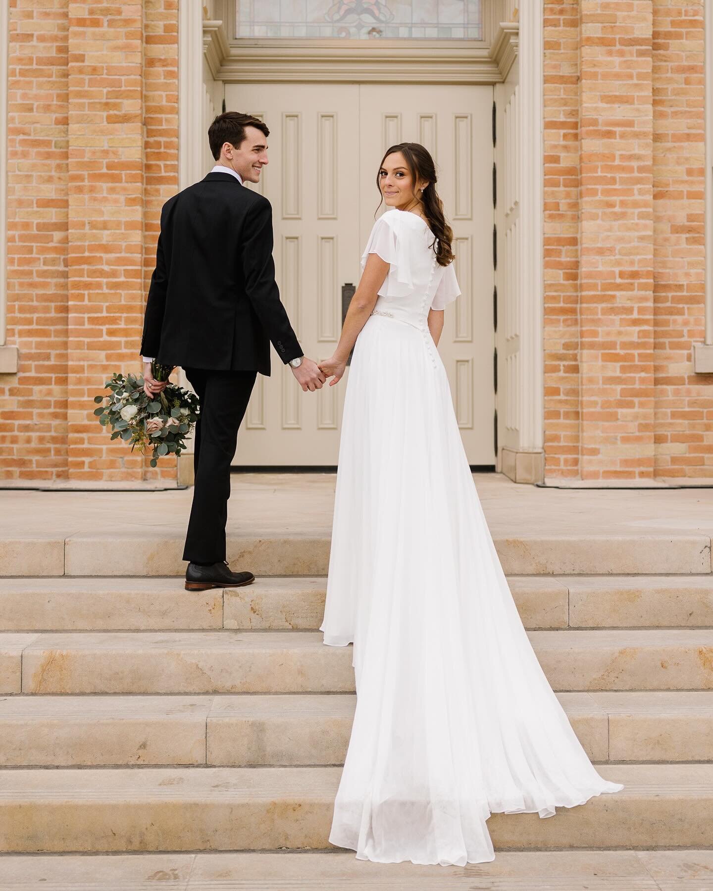 Hope you had the best year yet! Happy anniversary Daelyn and Bryson! 

&bull;
&bull;
&bull;
&bull;
&bull;
&bull;
 #bridals #utahbridals #jamietervortphotography #utahbride #bridalbouquet #weddingphotography #utahwedding #utahweddingphotographer #form