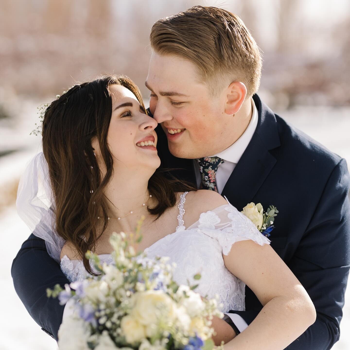 Abby and Bryant were my first wedding of the year! I loved all their wedding decor. And for their send off, it snowed which looked so magical! &bull;
&bull;
&bull;
&bull;
&bull;
&bull;
 #bridals #utahbridals #jamietervortphotography #utahbride #brida