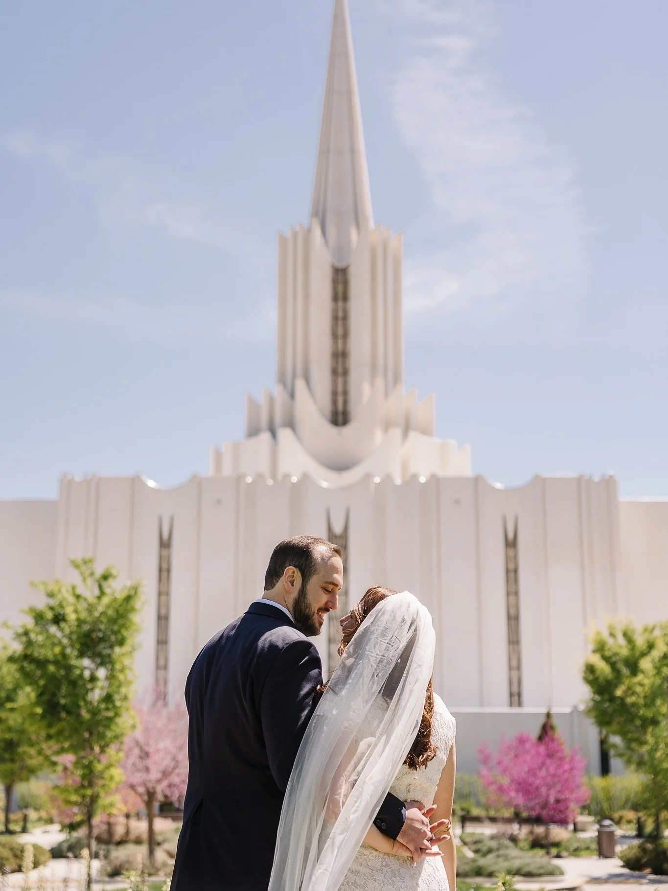 Elise and Lynn and the cutest family ❤️ &bull;
&bull;
&bull;
&bull;
&bull;
 #bridals #utahbridals #jamietervortphotography #utahbride #bridalbouquet #weddingphotography #utahwedding #utahweddingphotographer #formals #weddinginspiration #brideandgroom