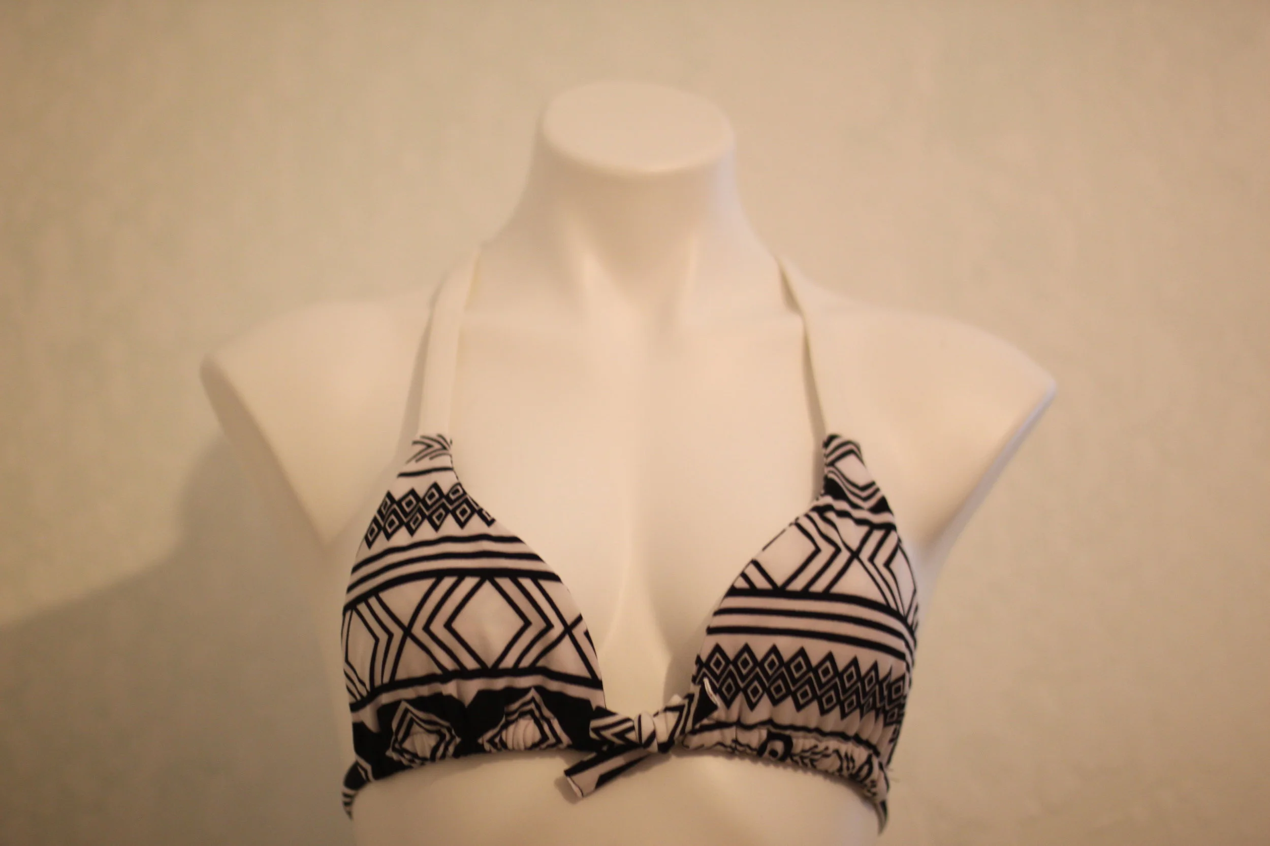 tavua tuxedo polynesian.JPG