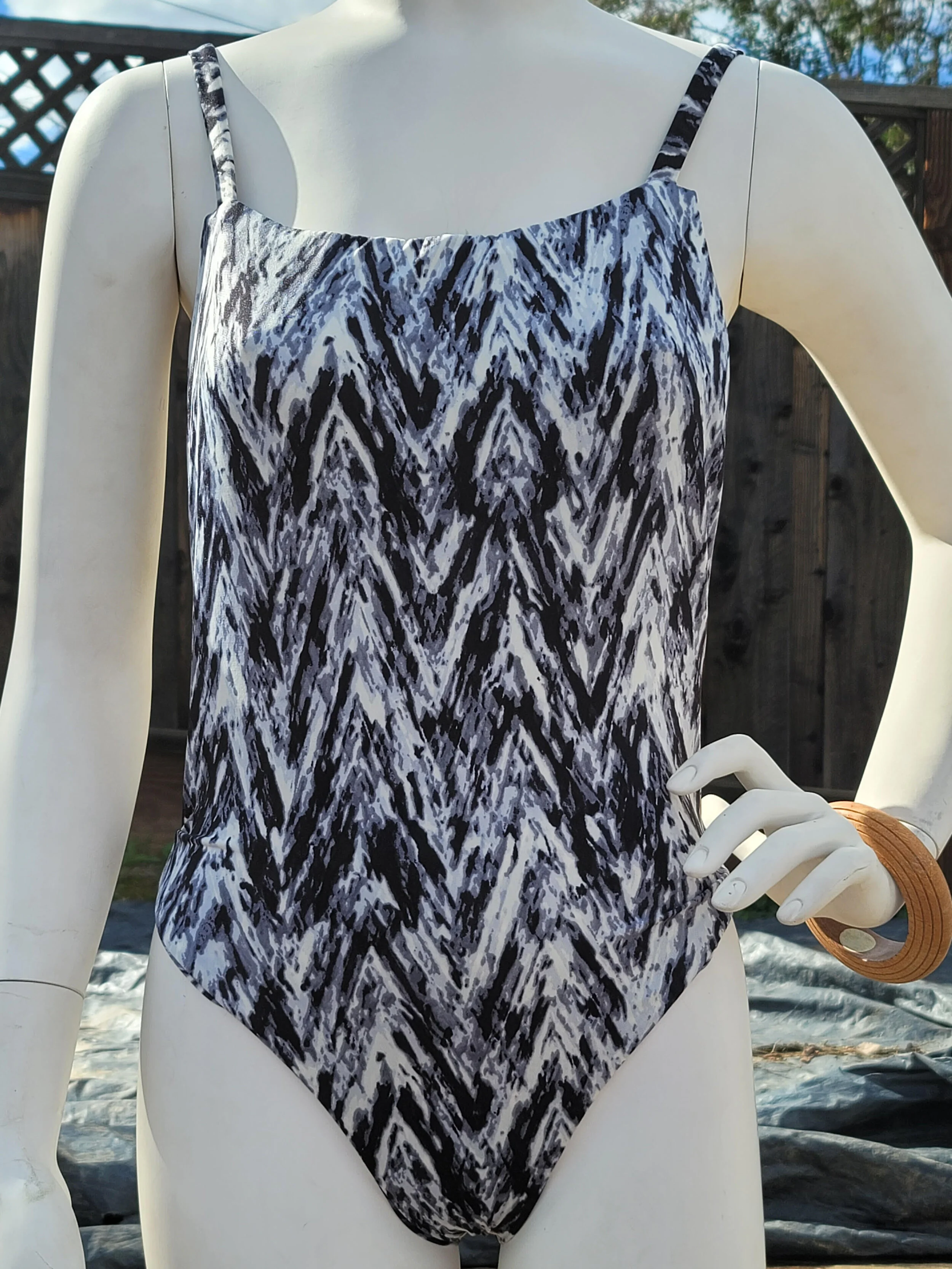 Hollywood Black-Grey Zigzag frontview.jpg