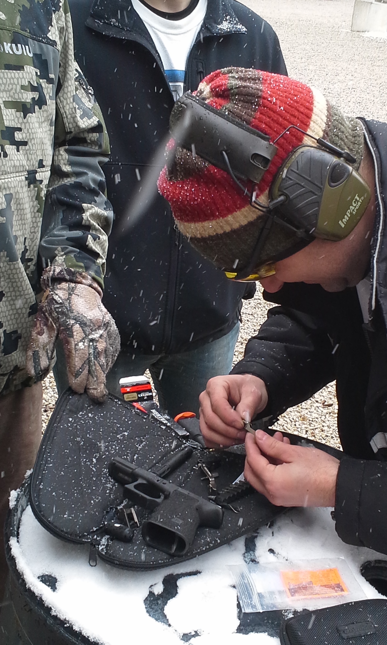 THE SUPER GUYS FROM MIDWEST GUN WORKS JUMP INTO ACTION AND PROVIDE EMERGENCY SERVICES TO A GLOCK. NICELY DONE! (MARCH 2017 ARPC-IDPA)