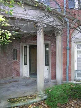 Rounded Side Entrance detail.jpg