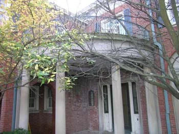 Rounded Side Entrance.jpg
