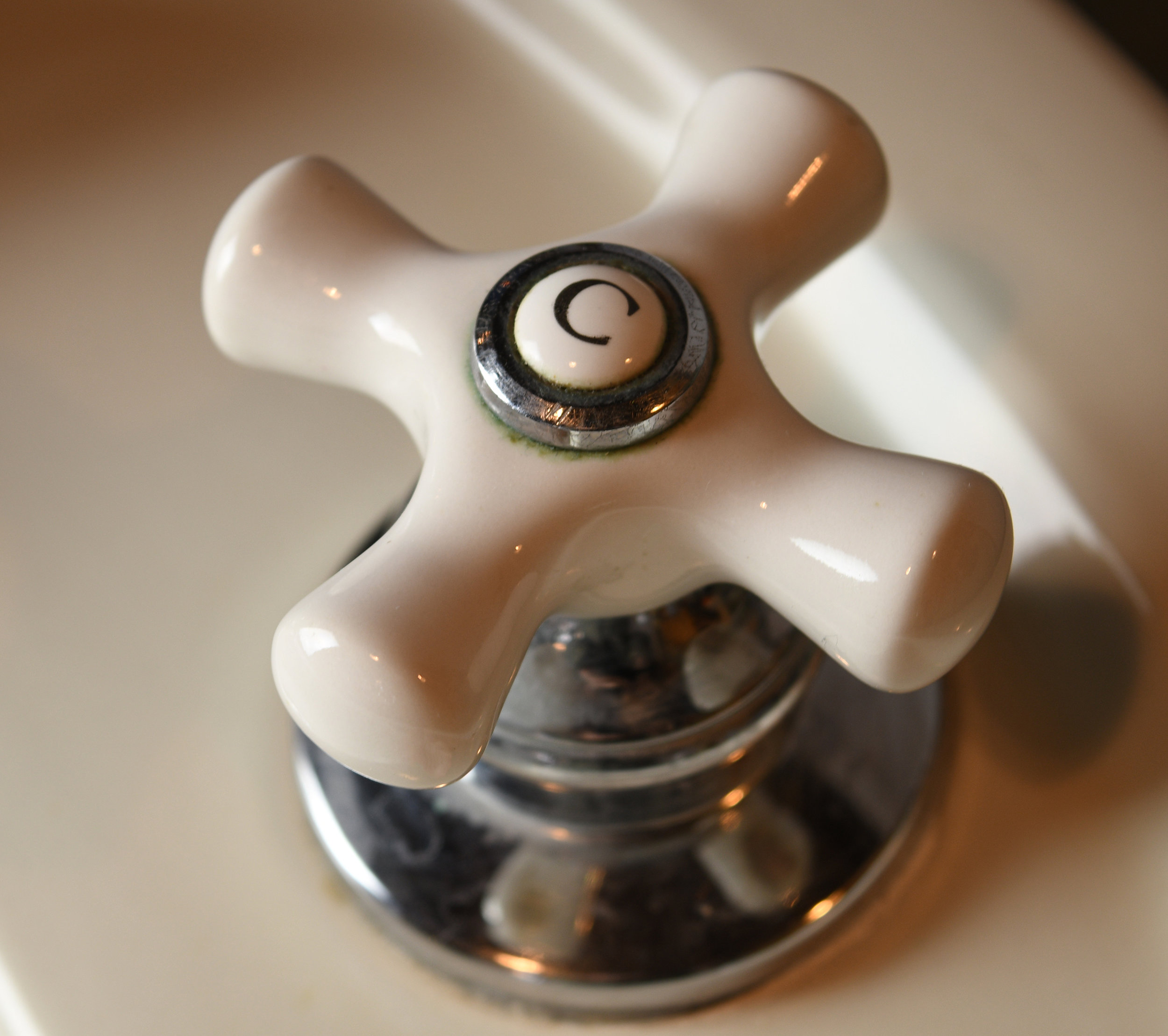 oval pedestal sink — ARCHITECTURAL ANTIQUES