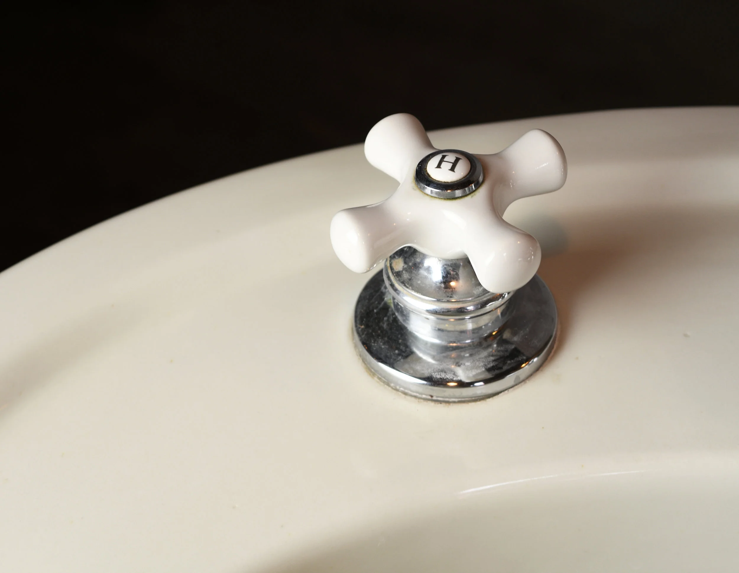 oval pedestal sink — ARCHITECTURAL ANTIQUES