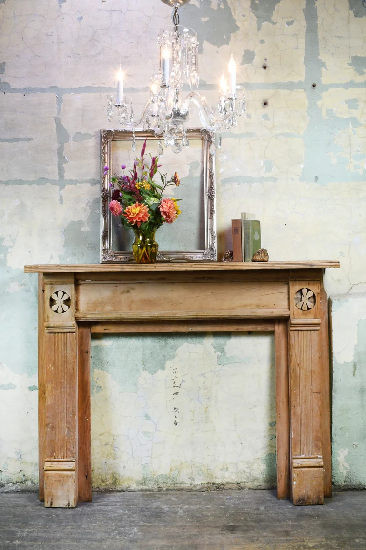 primitive flower décor fir mantel — ARCHITECTURAL ANTIQUES