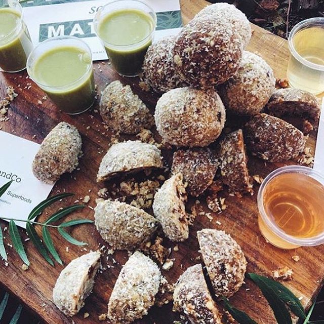 Great snap @laurafordnutrition 👌🏻 Thanks to the amazing @matcha_maiden @extramilekombucha &amp; @blend_co such a delicious spread! at our open day 💗

#chapelfitness #gym #openday #matchamaiden #extramilekombucha #bkendco 
#raw #vegan #veganfoodsha