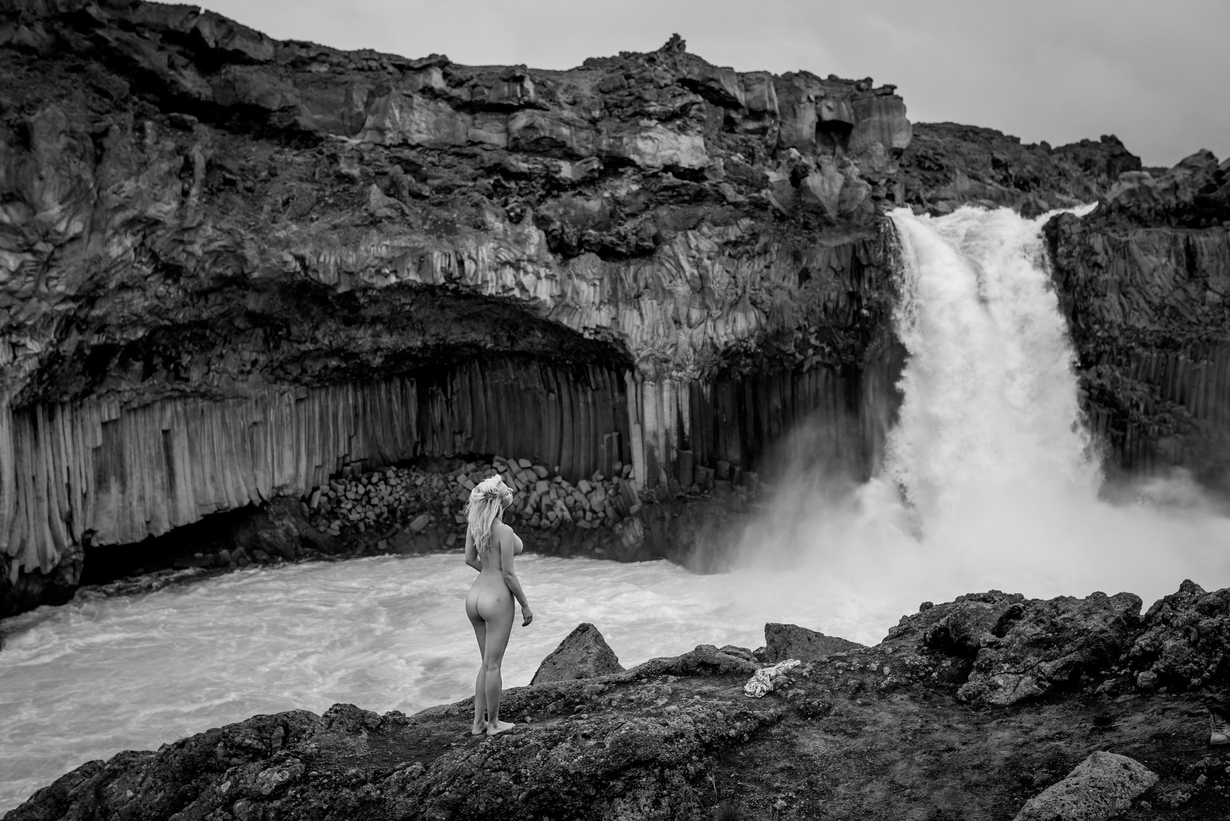 Over the summer I went to ICELAND!!! And had some naked adventures with my amazing friend Sabra. Check out all of the highlights from our week there here!