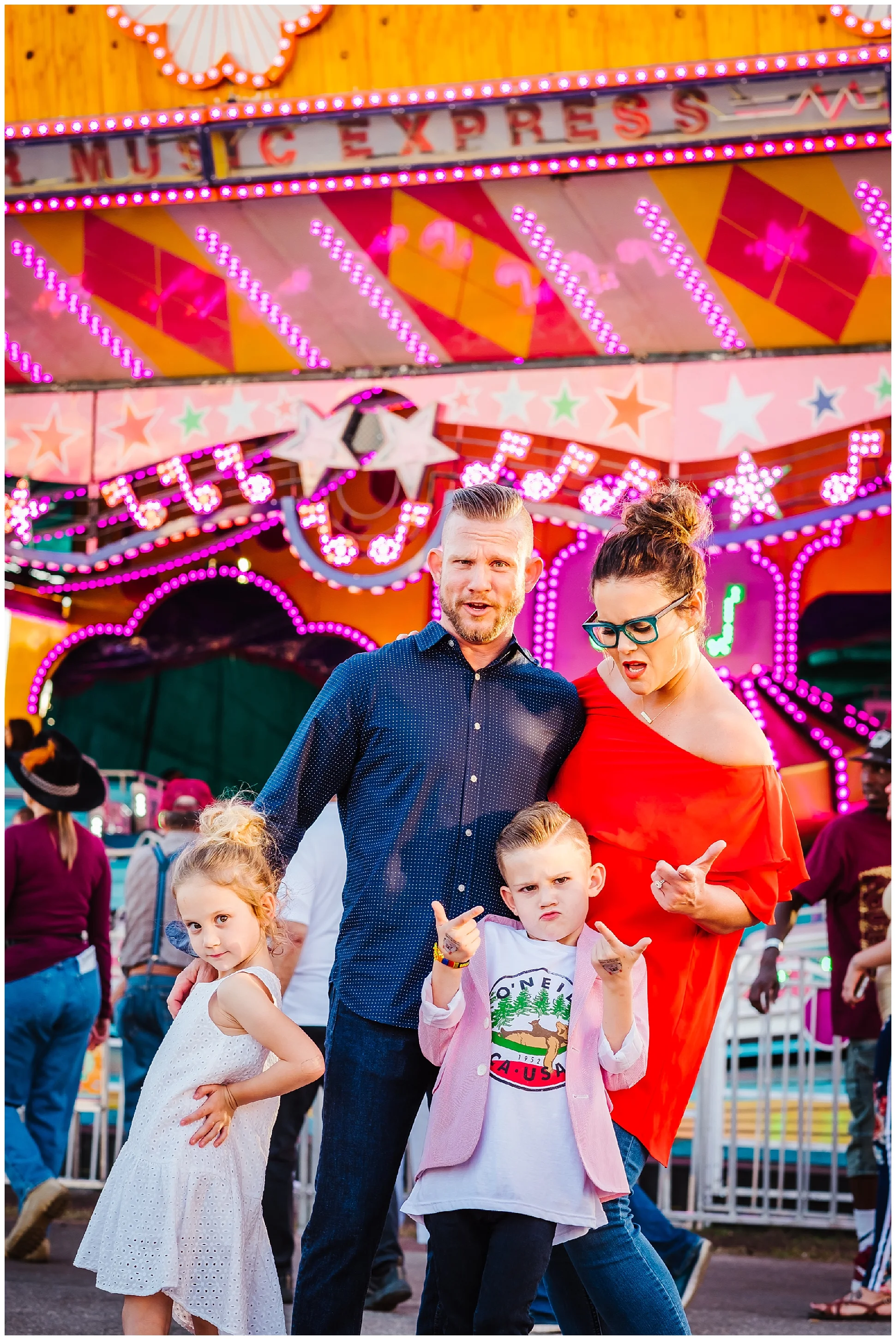 Tampa-colorful-fair-amusement park-family session_0018.jpg