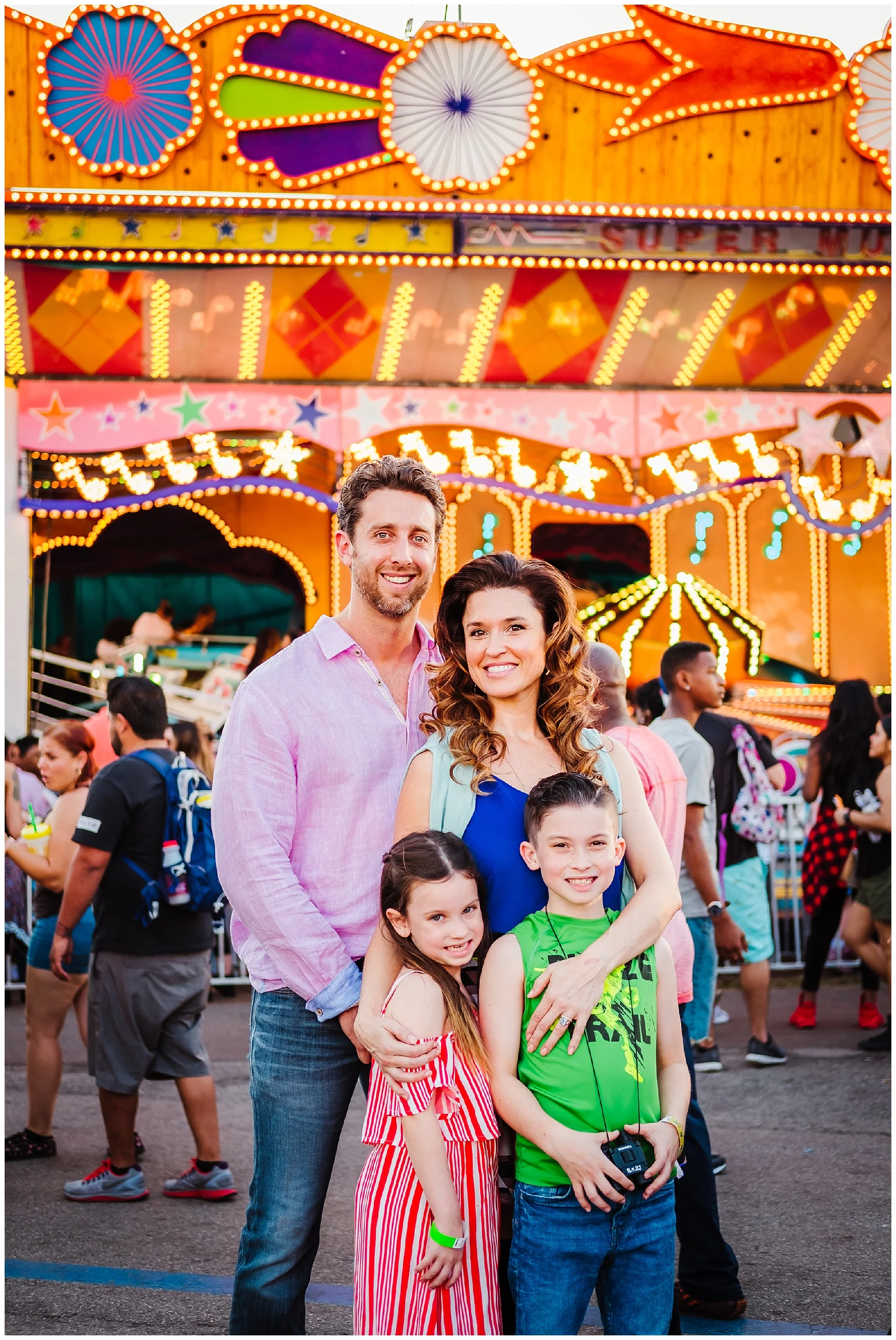 Tampa-colorful-fair-amusement park-dani family session_0013.jpg
