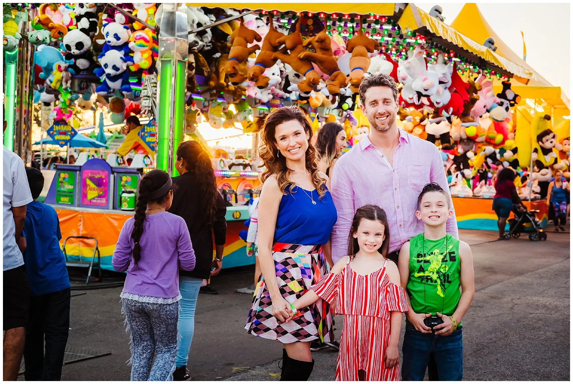 Tampa-colorful-fair-amusement park-dani family session_0021.jpg